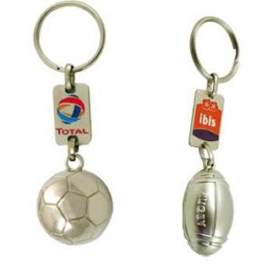 PORTE CLES FOOT OU RUGBY 3D AVEC PLAQUE PERSO