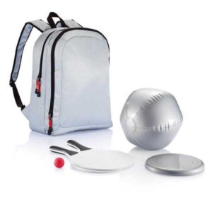 Sac à dos avec différents jeux de plage