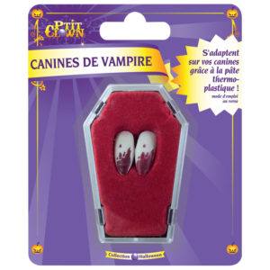 Canines de vampire sanglantes avec p‚te