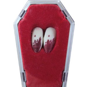 Canines de vampire sanglantes avec p‚te