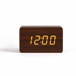 Horloge digitale aspect bois foncè