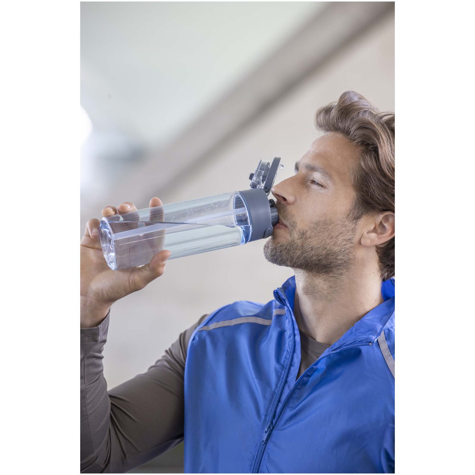 Bouteille d’eau Theron de 700 ml en plastique recyclé RCS, avec bouchon double fonction et paille rabattable Bouteille d’eau Theron de 700 ml en plastique recyclé RCS, avec bouchon double fonction et paille rabattable – vue 2