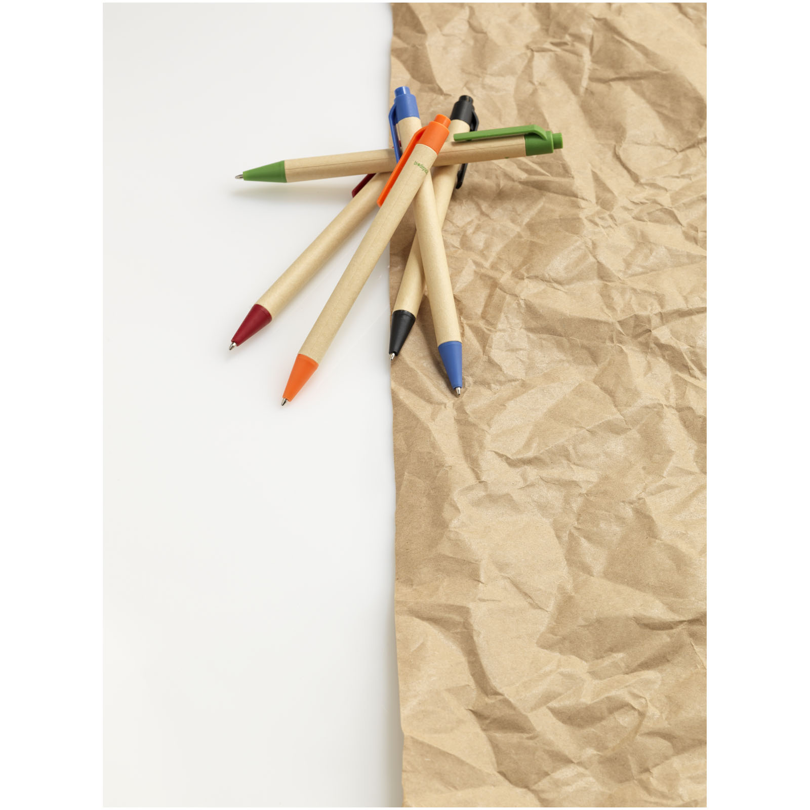 Stylo bille en carton recyclé et plastique de maïs Berk (encre noire) Stylo bille en carton recyclé et plastique de maïs Berk (encre noire) – vue 2