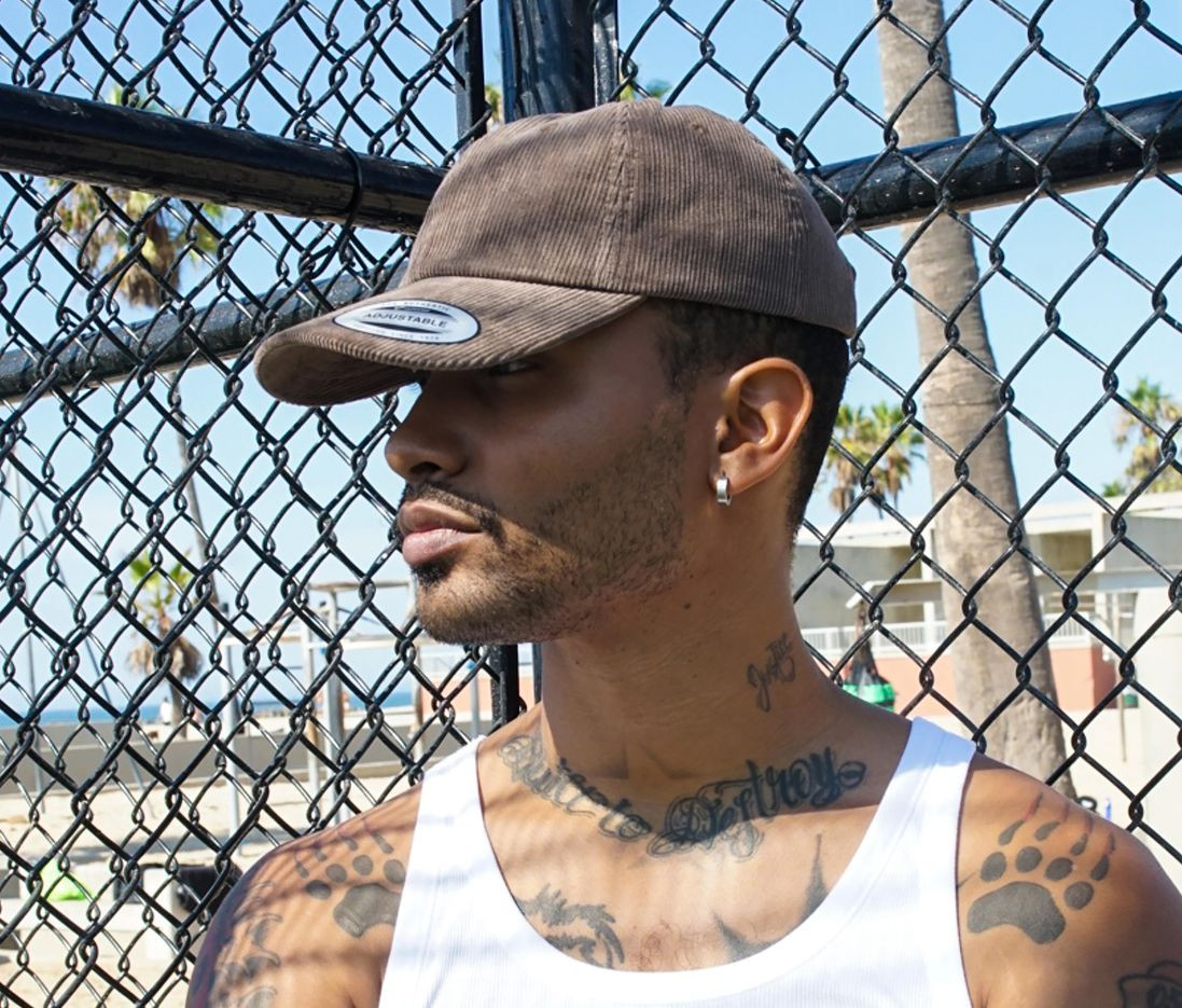 Casquette basse en Corduroy Flexfit Low Profile Dad Cap Casquette basse en Corduroy Flexfit Low Profile Dad Cap