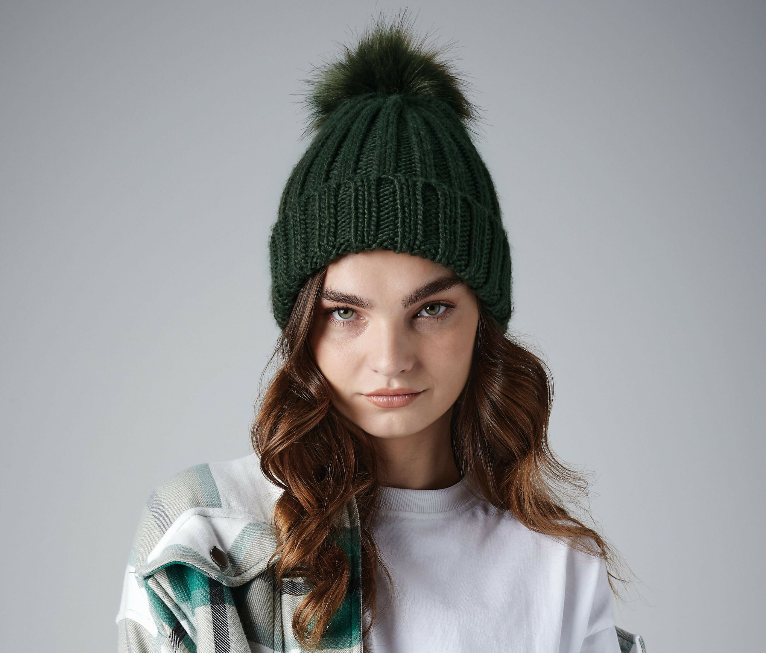 Bonnet Verbier grosse maille Pop Pom Beechfield Faux Fur Chunky Beanie Bonnet Verbier grosse maille Pop Pom Beechfield Faux Fur Chunky Beanie
