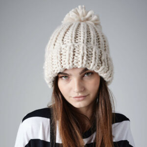 Grand bonnet tricoté main Beechfield Oversized Hand-Knitted Beanie