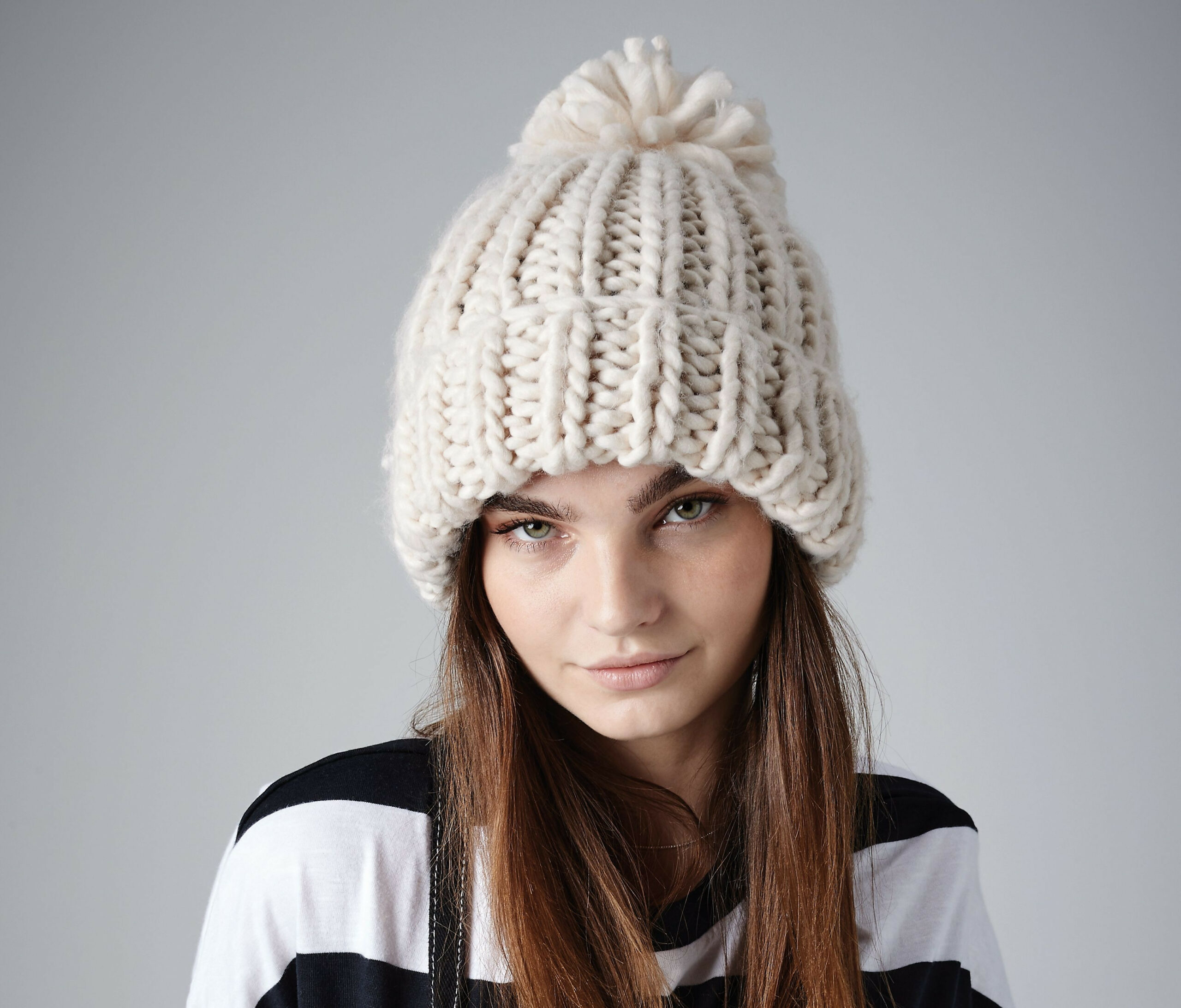 Grand bonnet tricoté main Beechfield Oversized Hand-Knitted Beanie Grand bonnet tricoté main Beechfield Oversized Hand-Knitted Beanie