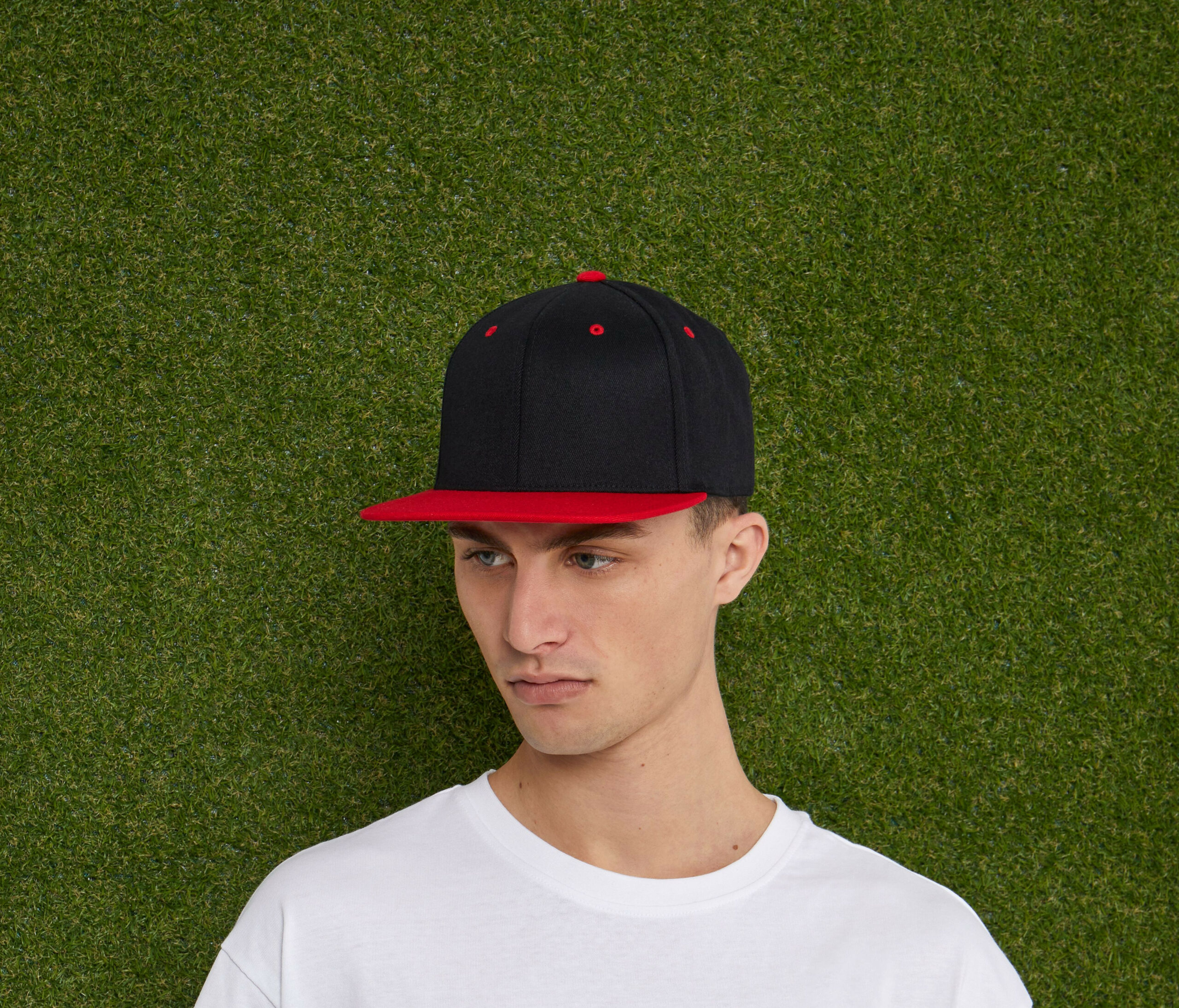 Casquette ajustée à visière plate Flexfit 110® Fitted Snapback Casquette ajustée à visière plate Flexfit 110® Fitted Snapback