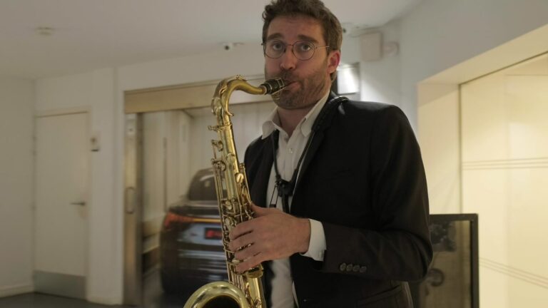 Saxophoniste animant les Bauer Days
