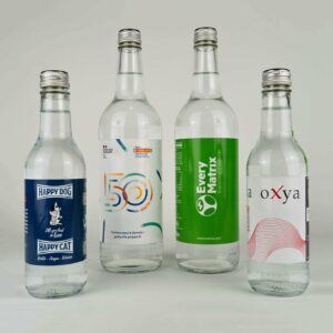 Bouteille d'eau en verre personnalisée avec bouchon à vis et étiquette adhésive