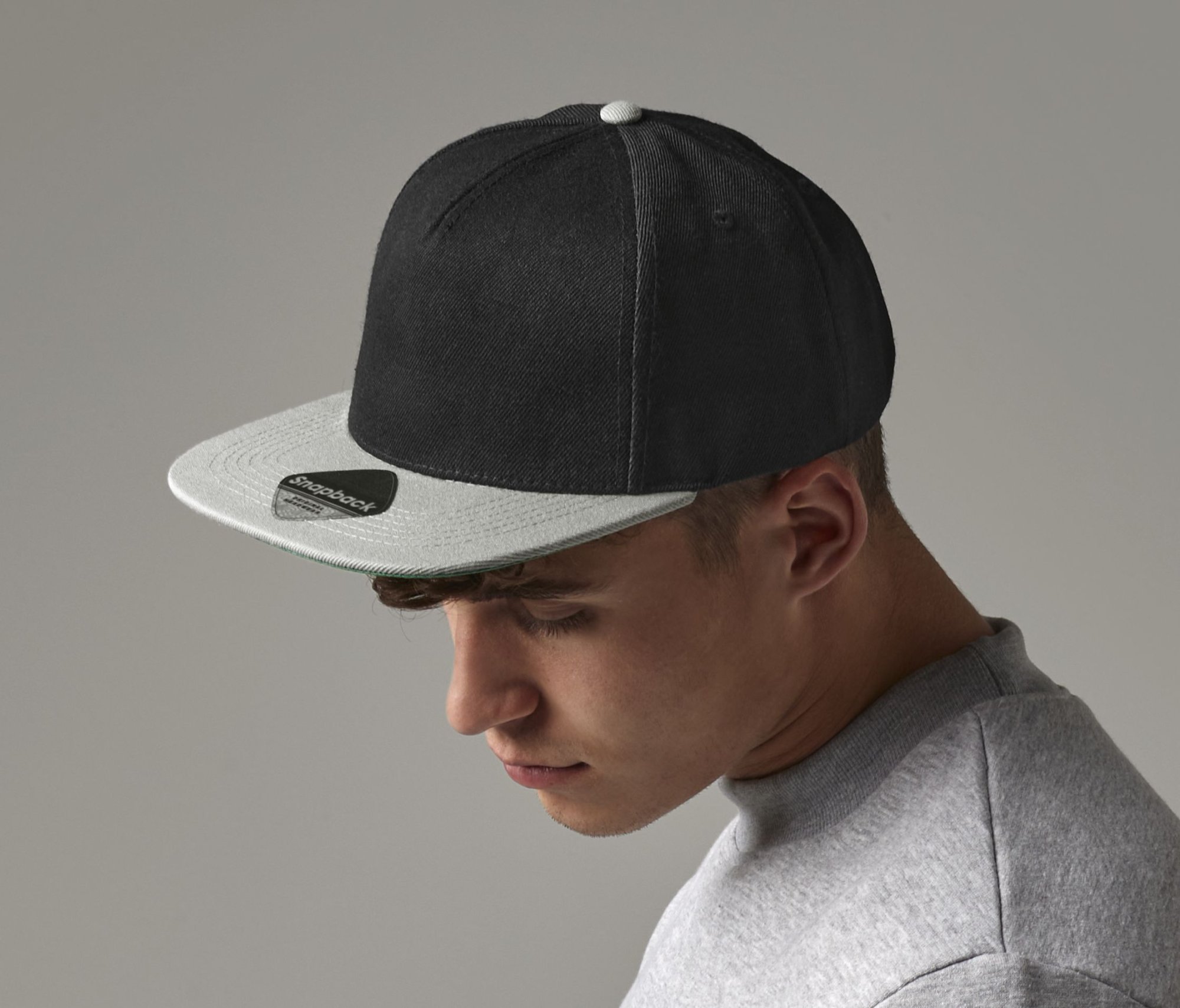 Casquette style rappeur visière contrastée Beechfield Original Flat Peak Snapback Casquette style rappeur visière contrastée Beechfield Original Flat Peak Snapback