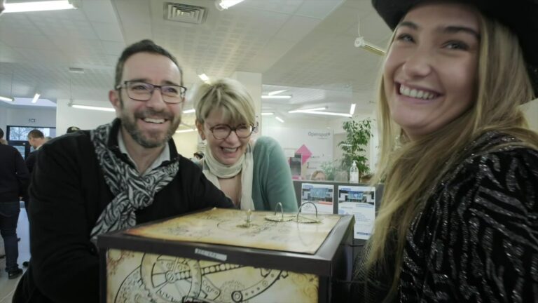 Jeu d'énigme en coffret pendant la réception