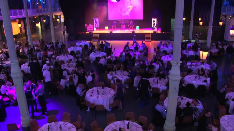 Salle du dîner-spectacle de la Disco Party