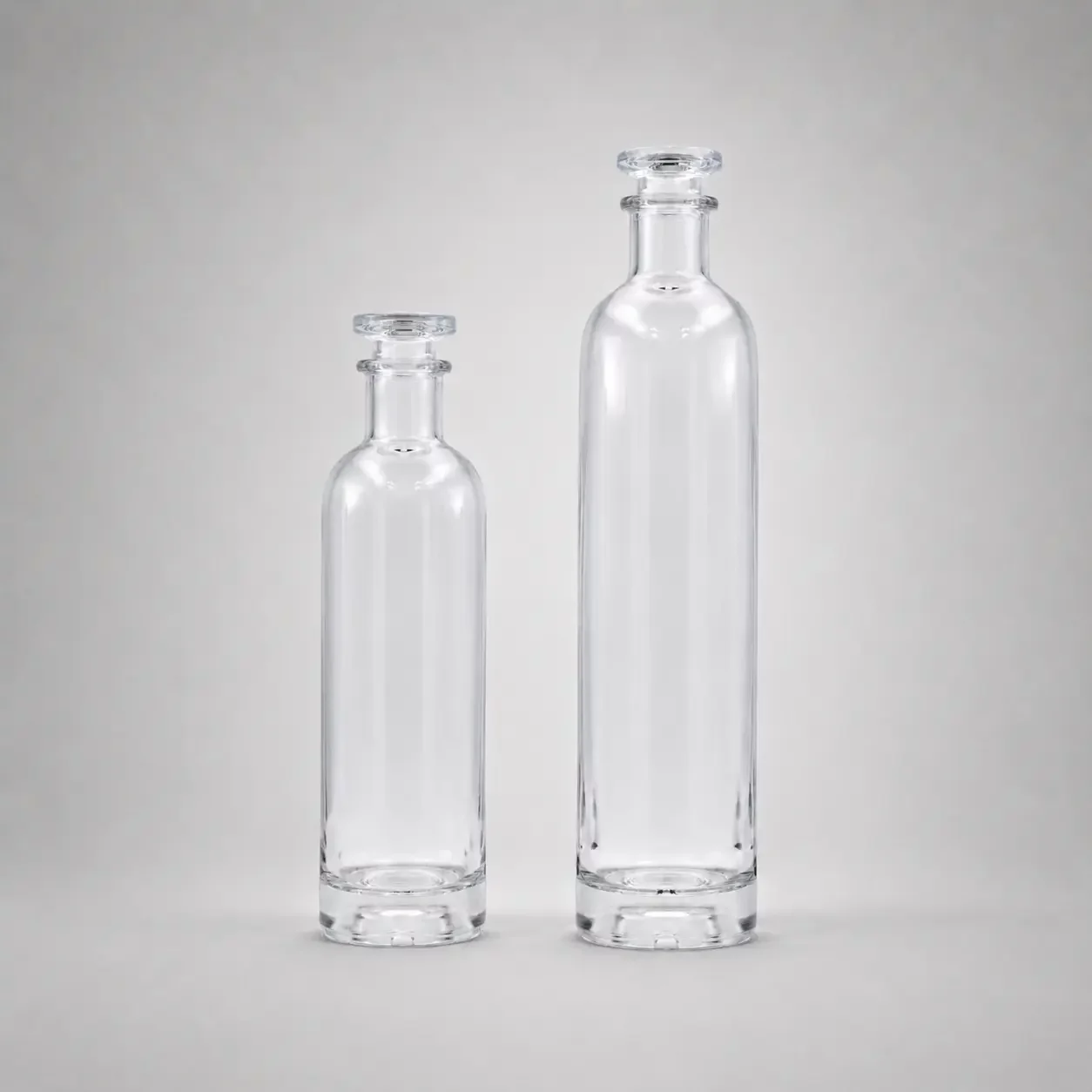 Grande bouteille en verre avec bouchon transparent BOTIK. Grande bouteille en verre avec bouchon transparent BOTIK.