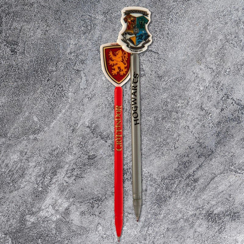 Lot de 2 Stylos Harry Potter - Gryffondor et Poudlard Lot de 2 Stylos Harry Potter - Gryffondor et Poudlard