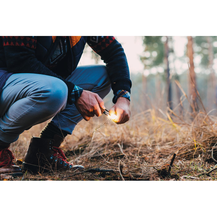 Allume feu en pin Fuegor Allume feu en pin Fuegor – vue 2