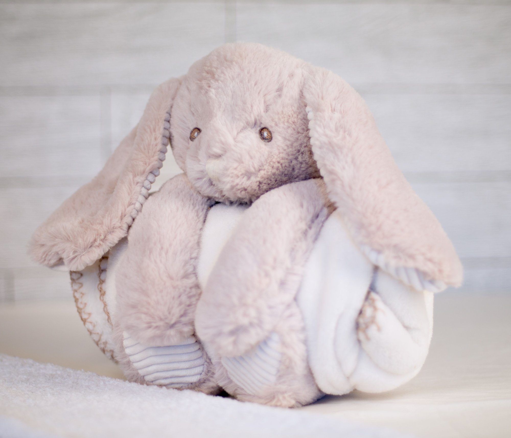 Plaid Peluche lapin avec couverture Mumbles Rabbit With Blanket Plaid Peluche lapin avec couverture Mumbles Rabbit With Blanket