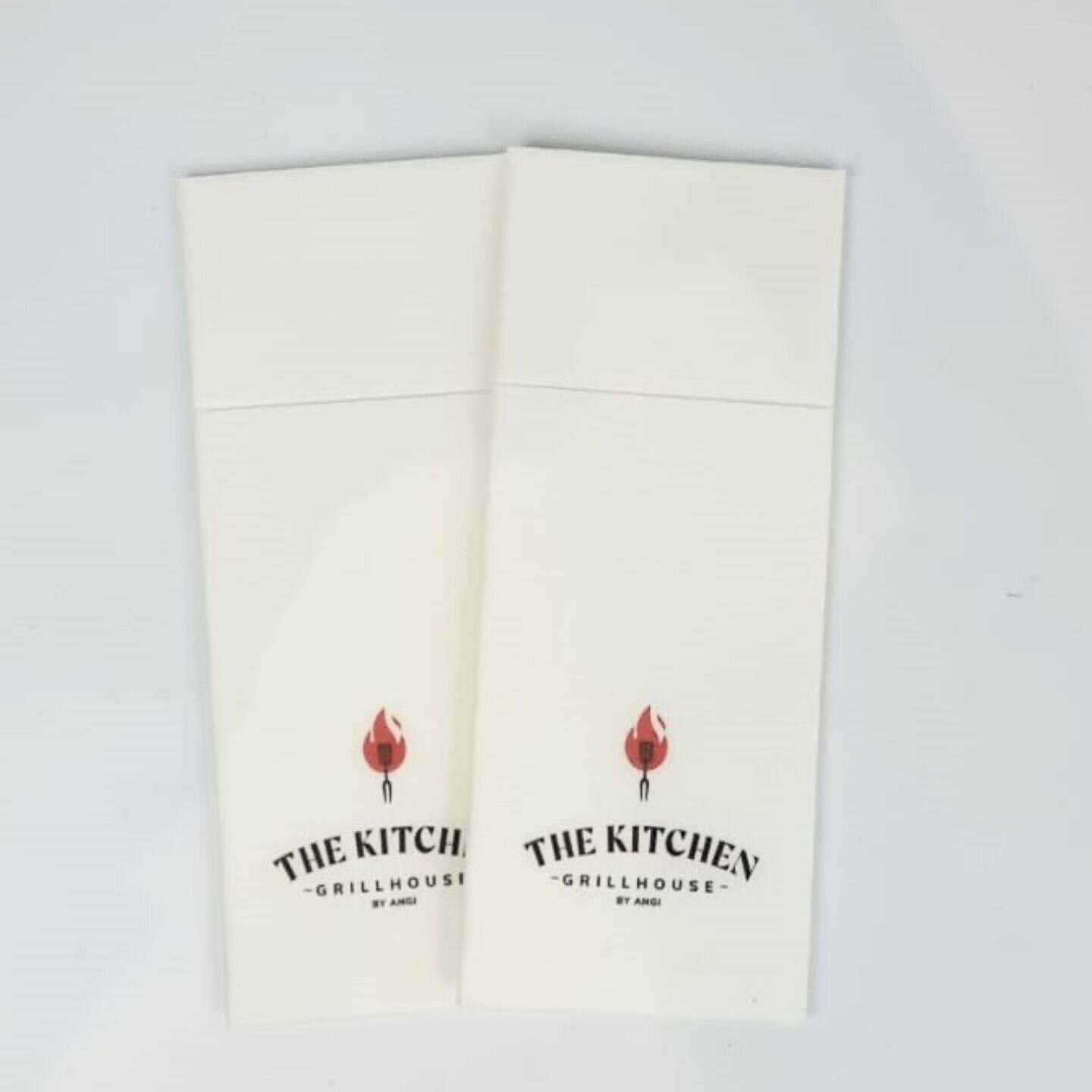 Serviette blanche kangourou personnalisée en quadrichromie Serviette blanche kangourou personnalisée en quadrichromie