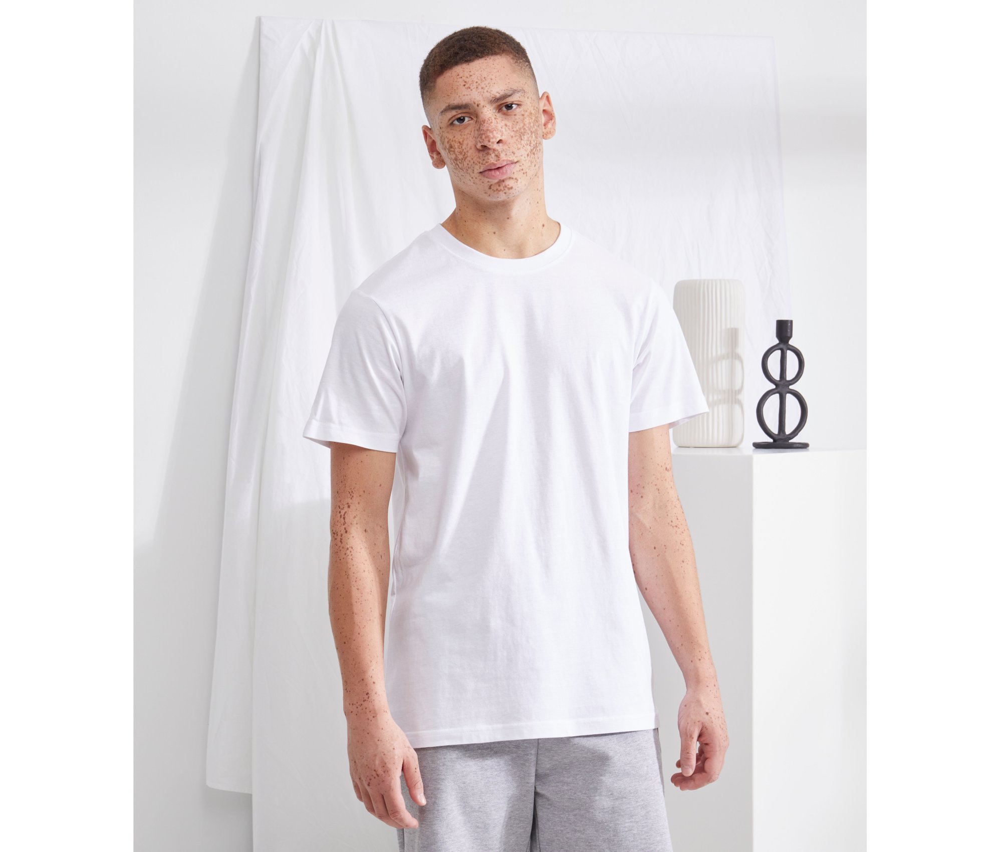 Tee-shirt col rond 140 Build Your Brand Basic Round Neck T-Shirt Tee-shirt col rond 140 Build Your Brand Basic Round Neck T-Shirt